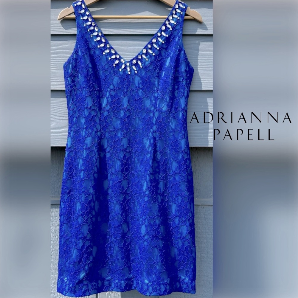 Hailey Adrianna Papell•Lace V-Neck Short Sheath Dress•Crystals•Zip Back•Size 8